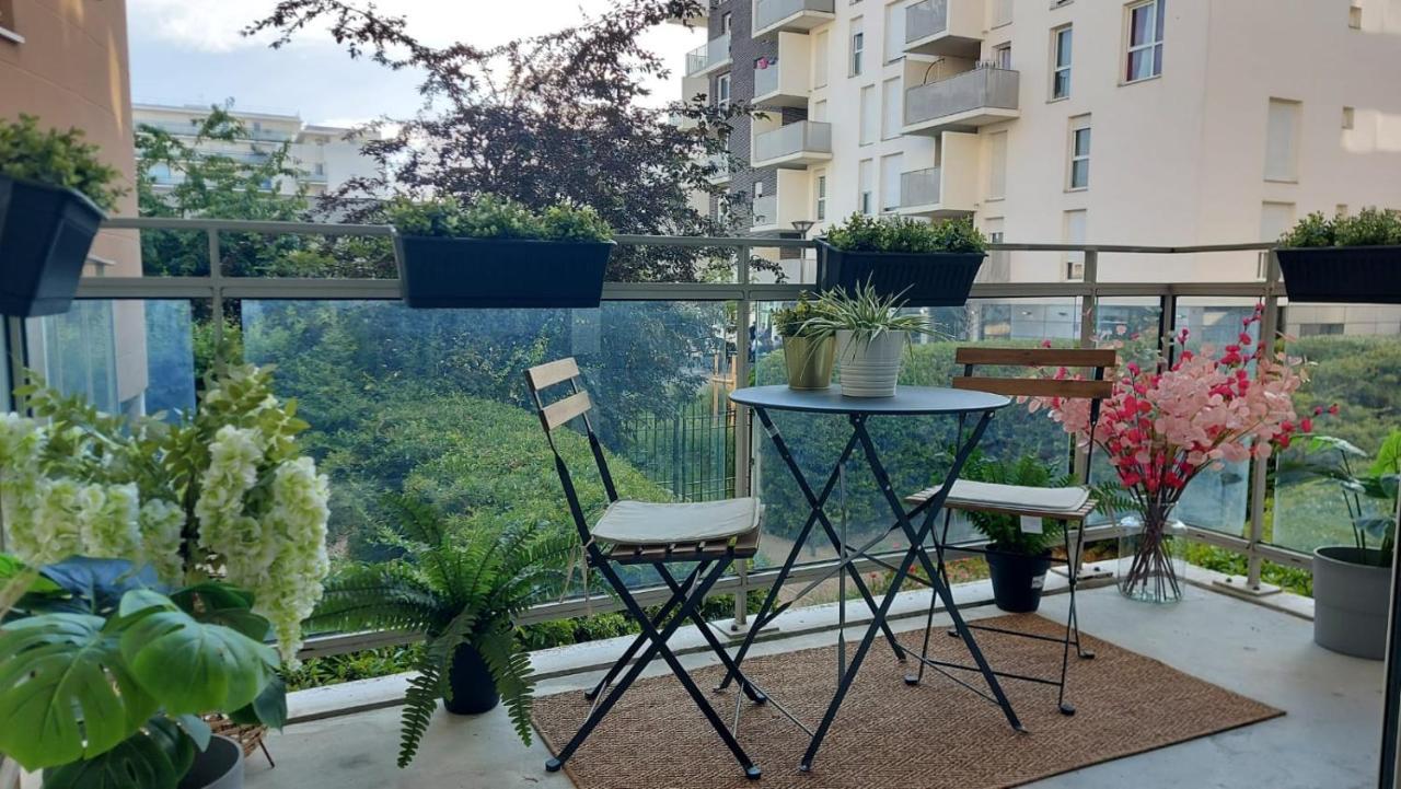 Ferienwohnung Studio Charmant Cergy Le Haut Au Pied De La Gare ! Parking Prive ! Exterior foto